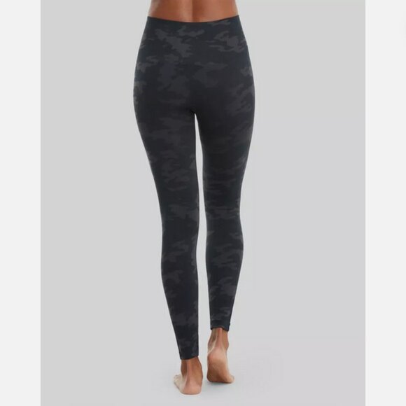 NWT Spanx Look At Me Now Black Camo Seamless Leggings Medium - Picture 6 of 8